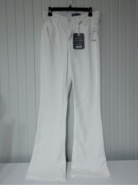 Democracy “Itty Bitty Boot” White Bootcut Jeans Women’s Denim